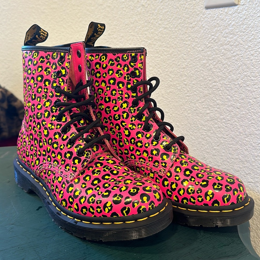 DR MARTENS 1460 Loud Leopard Smooth Leather Lace-Up Boot in Clash Pink